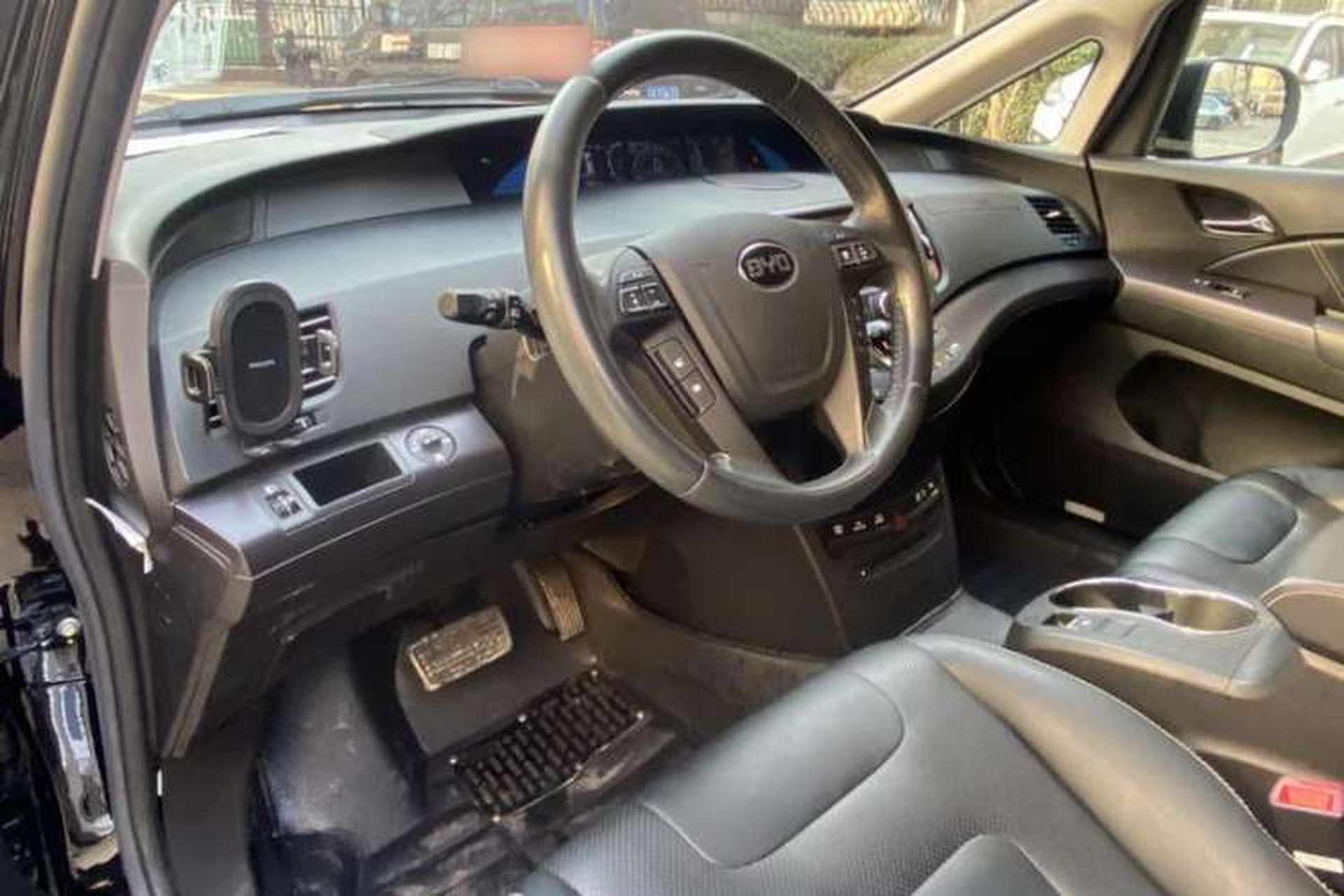 Used BYD e6 2016 400 Elite Edition Interior 4