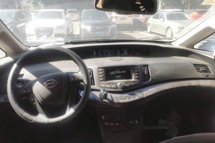 Used BYD e6 2016 400 Elite Edition Center Console