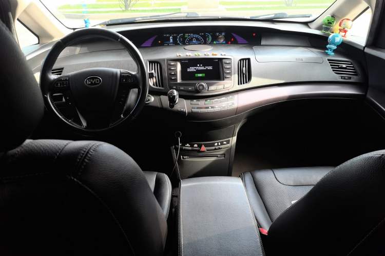 Used BYD e6 2016 400 Elite Edition Center Console