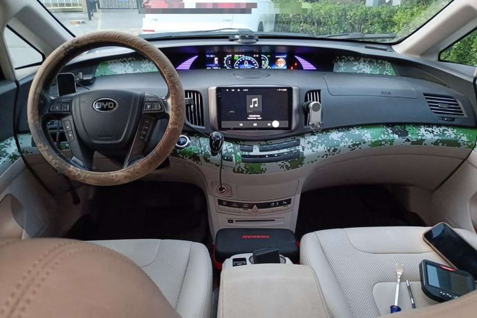 Used BYD e6 2016 400 Elite Edition Center Console