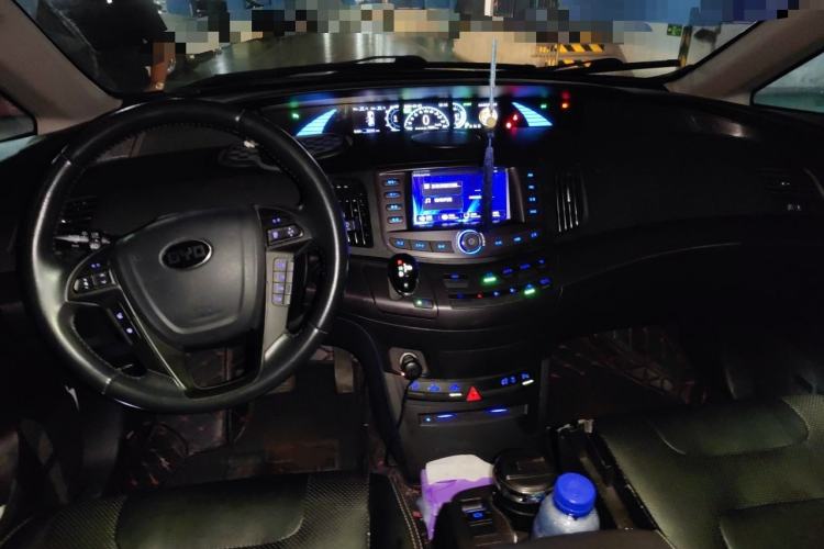 Used BYD e6 2016 400 Elite Edition Center Console