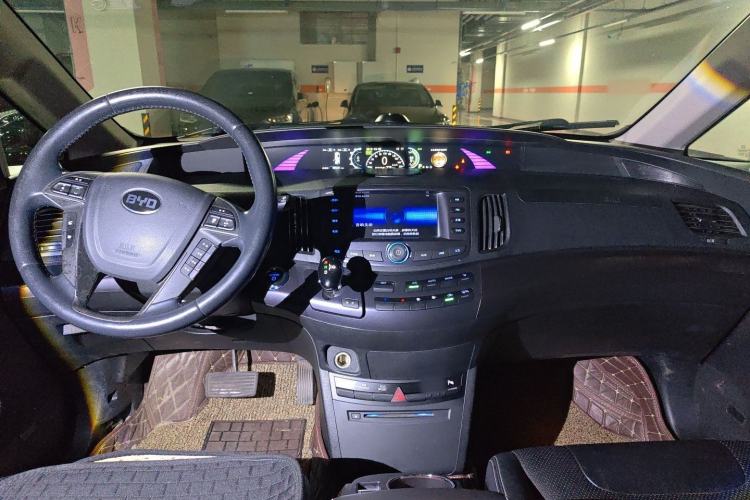 Used BYD e6 2016 400 Elite Edition Center Console