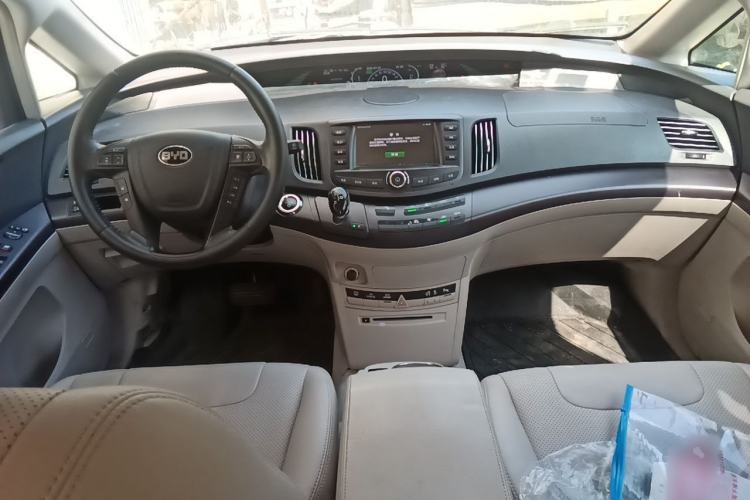 Used BYD e6 2016 400 Elite Edition Center Console