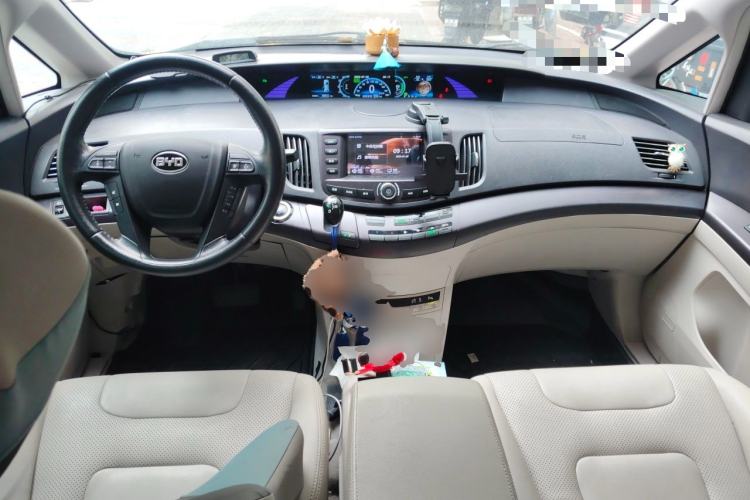 Used BYD e6 2016 400 Elite Edition Center Console