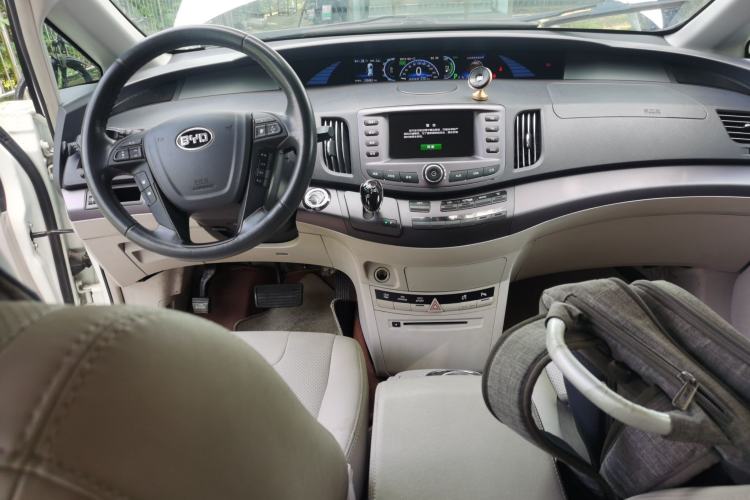 Used BYD e6 2016 400 Elite Edition Center Console