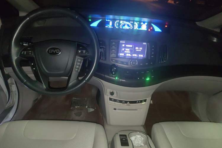 Used BYD e6 2016 400 Elite Edition Center Console