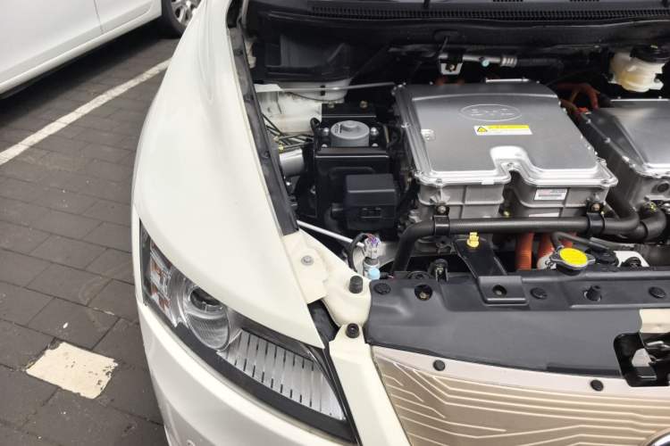 Used BYD e6 2016 400 Elite Edition Engine Bay Right