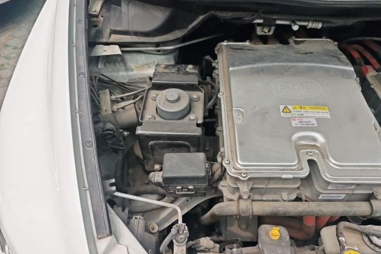 Used BYD e6 2016 400 Elite Edition Engine Bay Right
