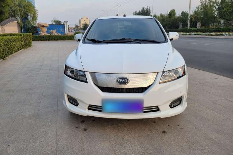 Used BYD e6 2016 400 Elite Edition Exterior 1