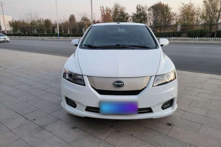 Used BYD e6 2016 400 Elite Edition Exterior 1