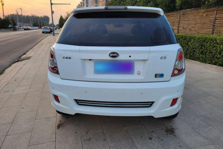 Used BYD e6 2016 400 Elite Edition Exterior 4