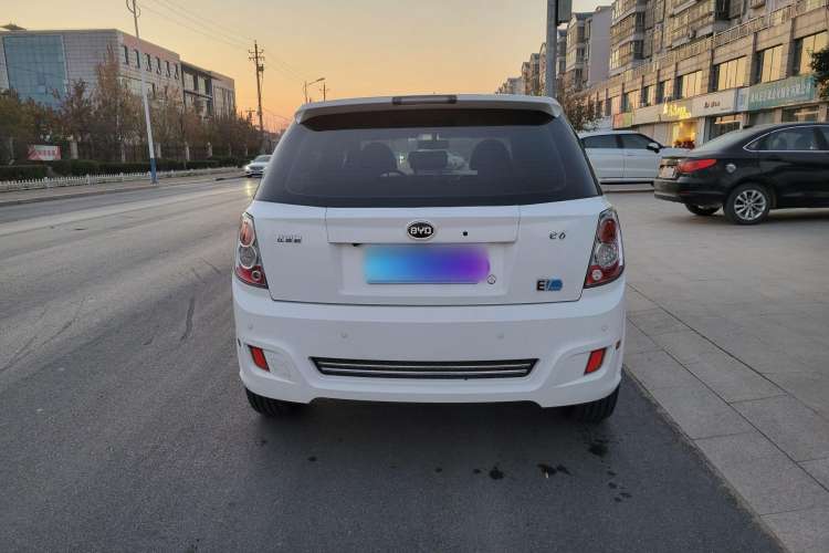 Used BYD e6 2016 400 Elite Edition Exterior 4