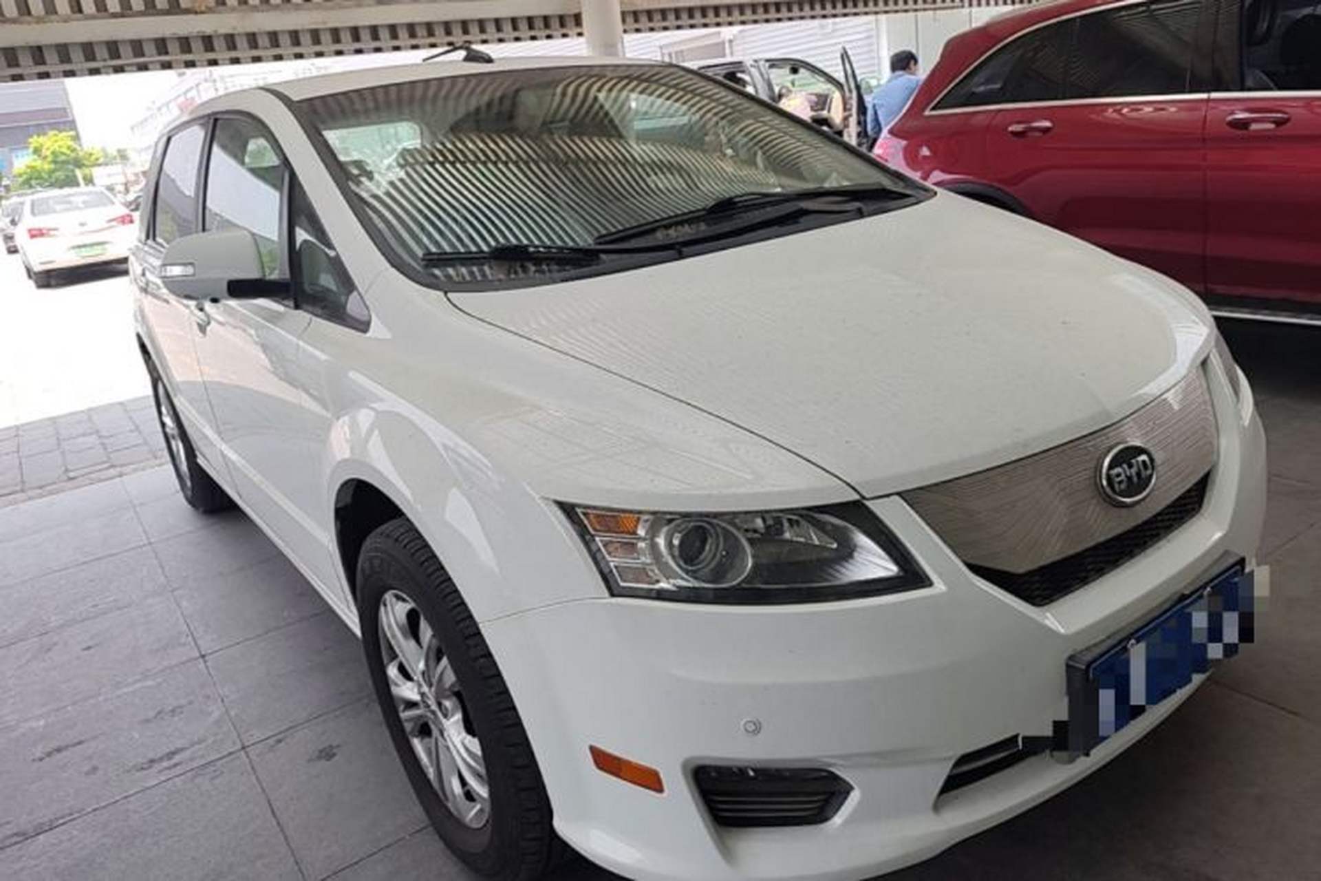 Used BYD e6 2016 400 Elite Edition Front Right 45 Deg
