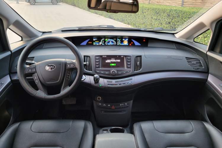 Used BYD e6 2016 400 Elite Edition Interior 1