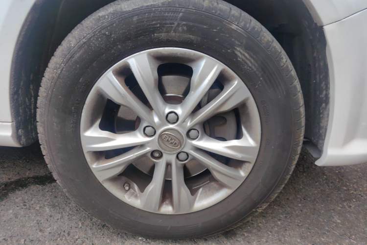Used BYD e6 2016 400 Prestige Edition Right Front Wheel Hub