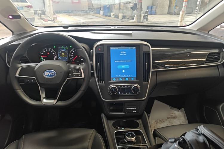 Used BYD e6 2023 Rental Version BYD6470MBEV3 Center Console