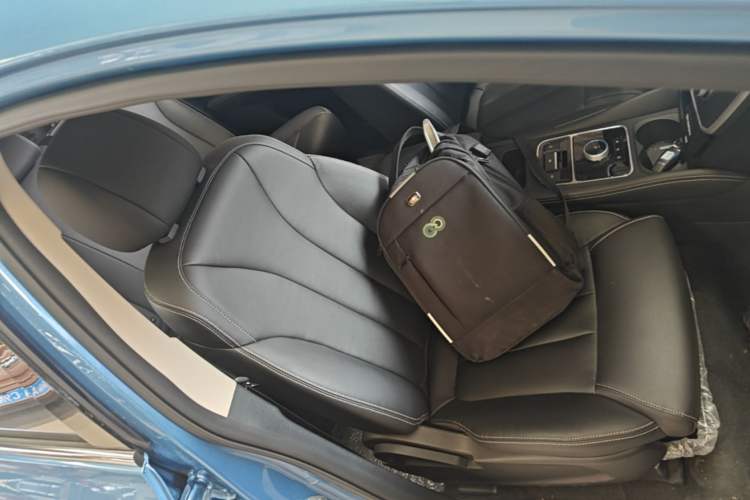 Used BYD e6 2023 Rental Version BYD6470MBEV3 Right Front Seat
