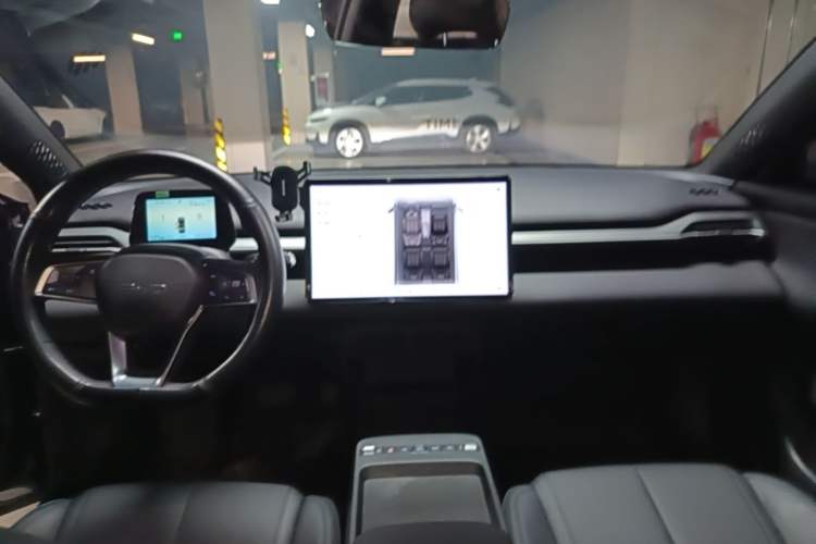 Used BYD e7 2025 Model 520 Smart Travel Edition Center Console