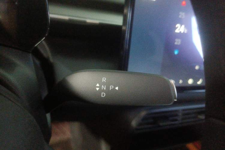 Used BYD e7 2025 Model 520 Smart Travel Edition Gear Lever