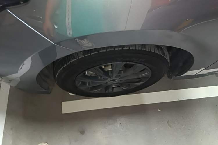 Used BYD e7 2025 Model 520 Smart Travel Edition Left Front Wheel Hub