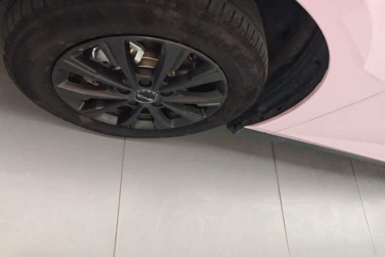 Used BYD e7 2025 Model 520 Smart Travel Edition Left Front Wheel Hub