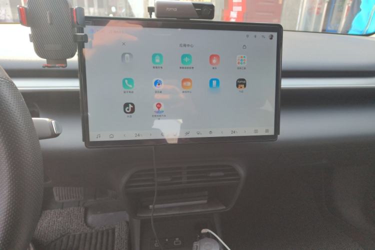 Used BYD e7 2025 Model 520 Smart Travel Edition Audio And AC Panel