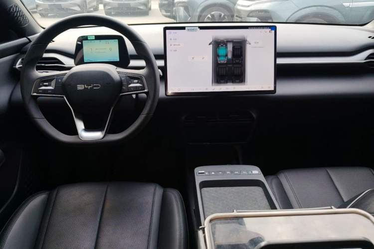 Used BYD e7 2025 Model 520 Smart Travel Edition Center Console