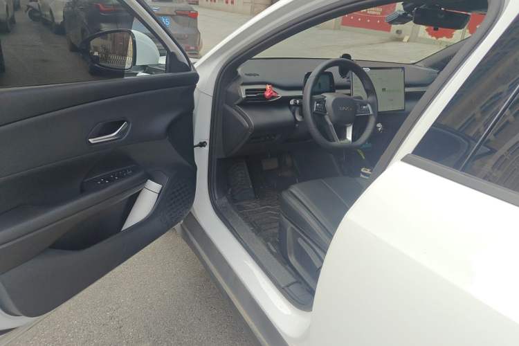 Used BYD e7 2025 Model 520 Smart Travel Edition Driver Seat