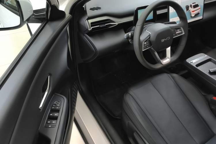 Used BYD e7 2025 Model 520 Smart Travel Edition Driver Seat