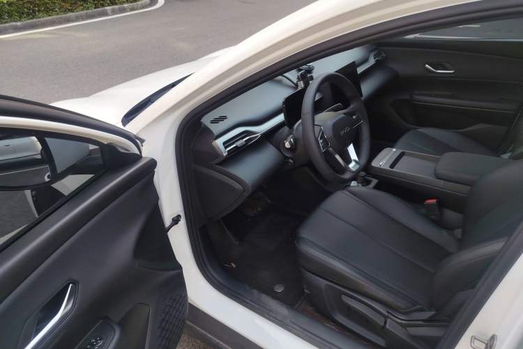 Used BYD e7 2025 Model 520 Smart Mobility Edition Driver Seat