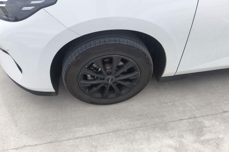 Used BYD e7 2025 Model 520 Smart Travel Edition Left Front Wheel Hub