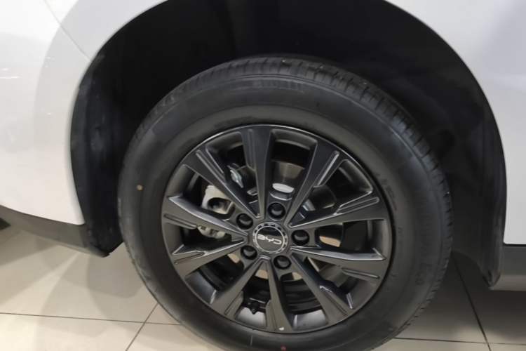 Used BYD e7 2025 Model 520 Smart Travel Edition Right Rear Wheel Hub