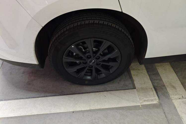 Used BYD e7 2025 Model 520 Smart Mobility Edition Right Rear Wheel Hub