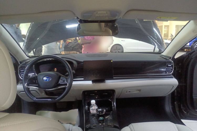 Used BYD e9 2021 Business Edition Center Console