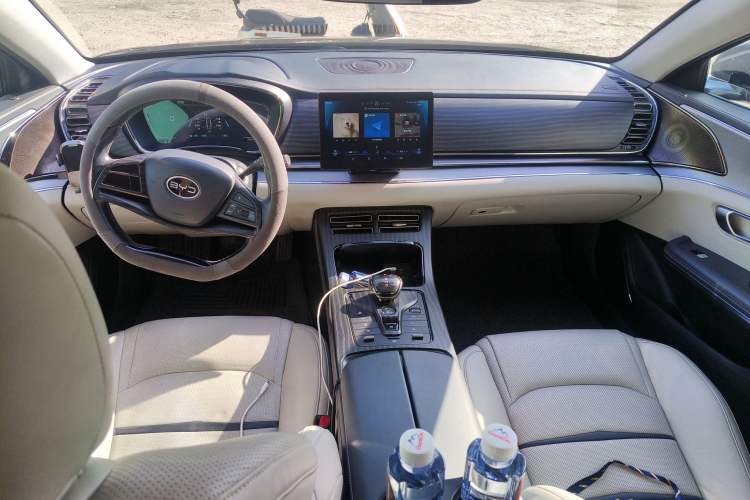 Used BYD e9 2021 Business Edition Center Console