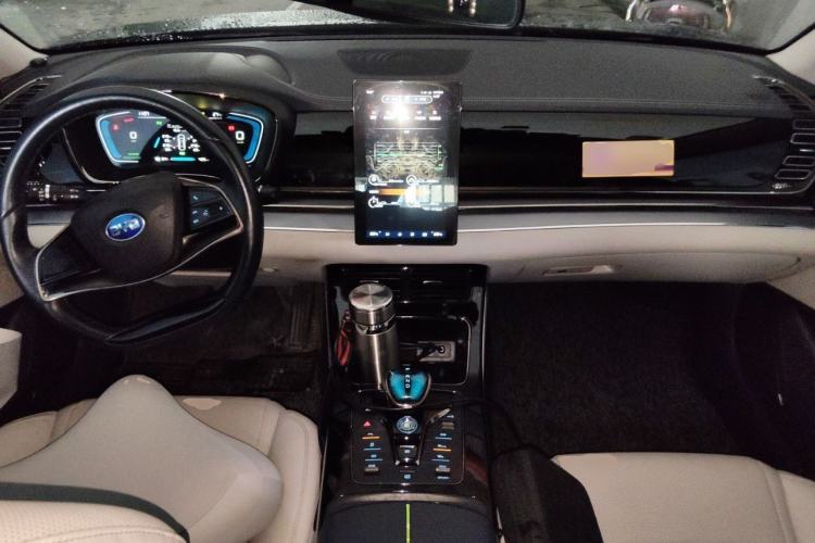 Used BYD e9 2021 Business Edition Center Console