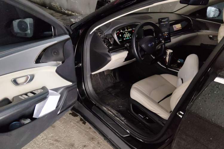 Used BYD e9 2021 Business Edition Driver Seat