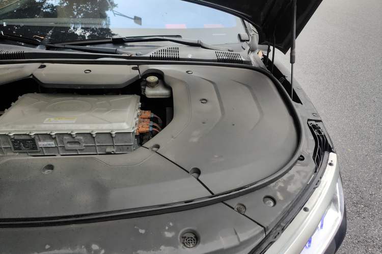 Used BYD e9 2021 Business Edition Engine Bay Left