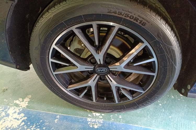 Used BYD e9 2021 Business Edition Exterior 4
