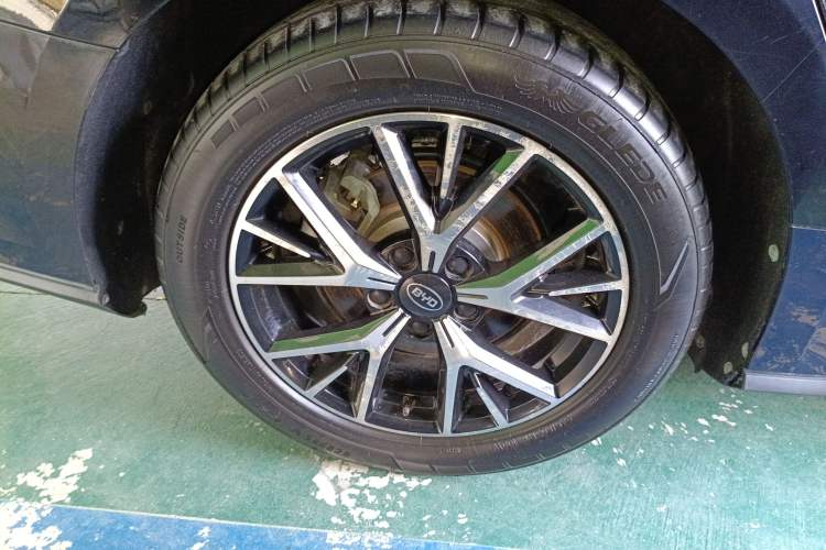 Used BYD e9 2021 Business Edition Exterior 5
