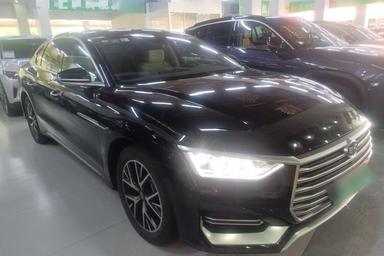 Used BYD e9 2021 Business Edition Front Right 45 Deg