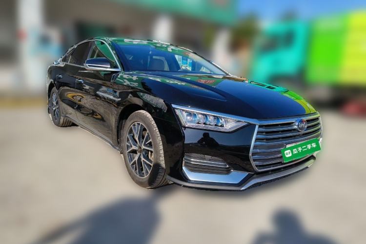 Used BYD e9 2021 Business Edition Front Right 45 Deg