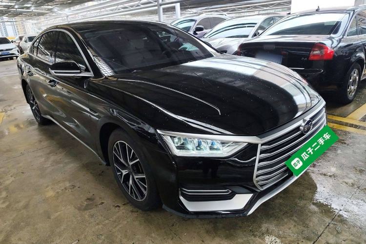 Used BYD e9 2021 Business Edition Front Right 45 Deg