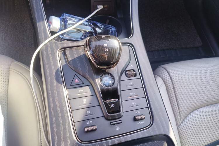 Used BYD e9 2021 Business Edition Gear Lever