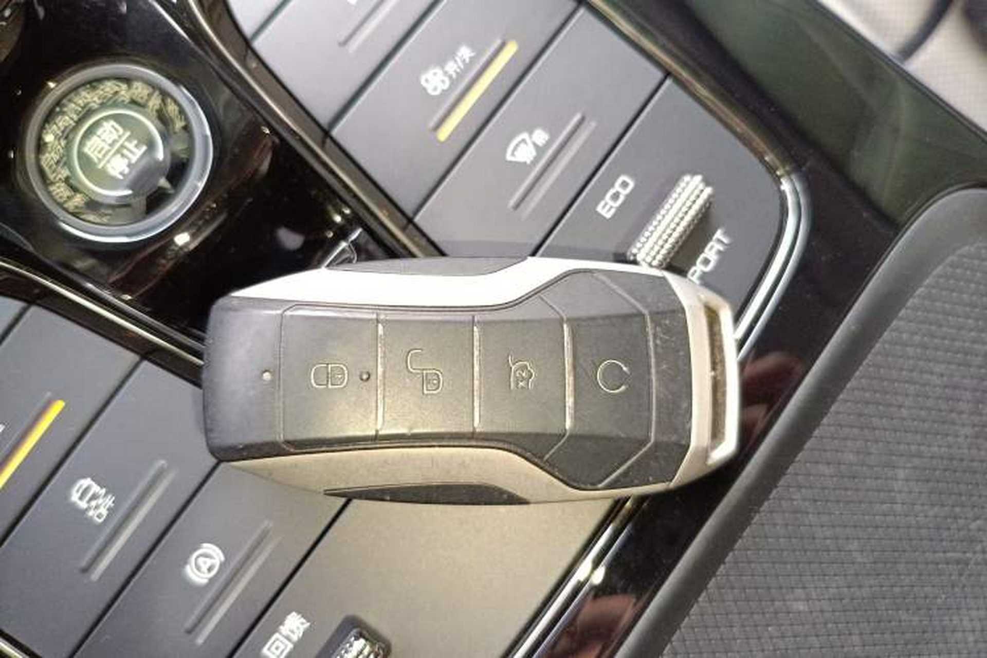 Used BYD e9 2021 Business Edition Interior 1