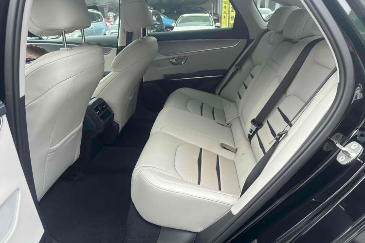 Used BYD e9 2021 Business Edition Interior 2