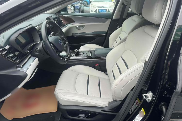 Used BYD e9 2021 Business Edition Interior 3
