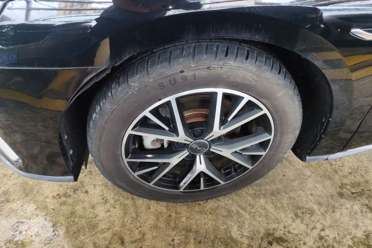 Used BYD e9 2021 Business Edition Left Front Wheel Hub