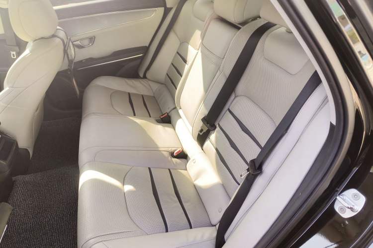 Used BYD e9 2021 Business Edition Left Rear Seat
