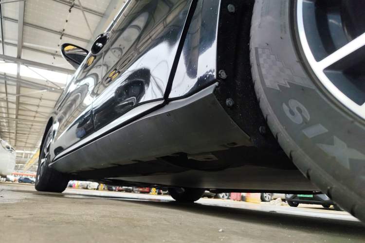 Used BYD e9 2021 Business Edition Left Side Sill